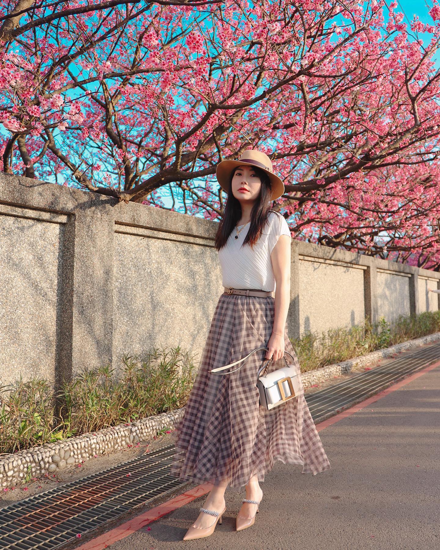 Sheer Gingham Midi Skirt with Elastic Waistband