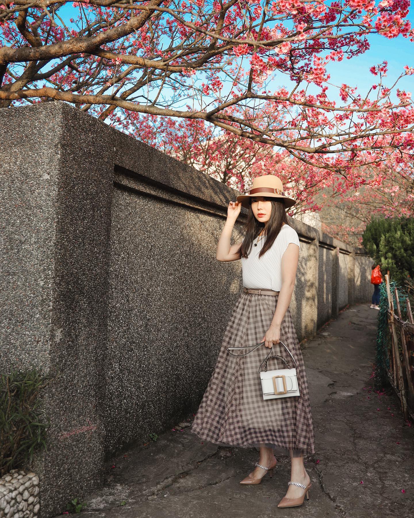 Sheer Gingham Midi Skirt with Elastic Waistband