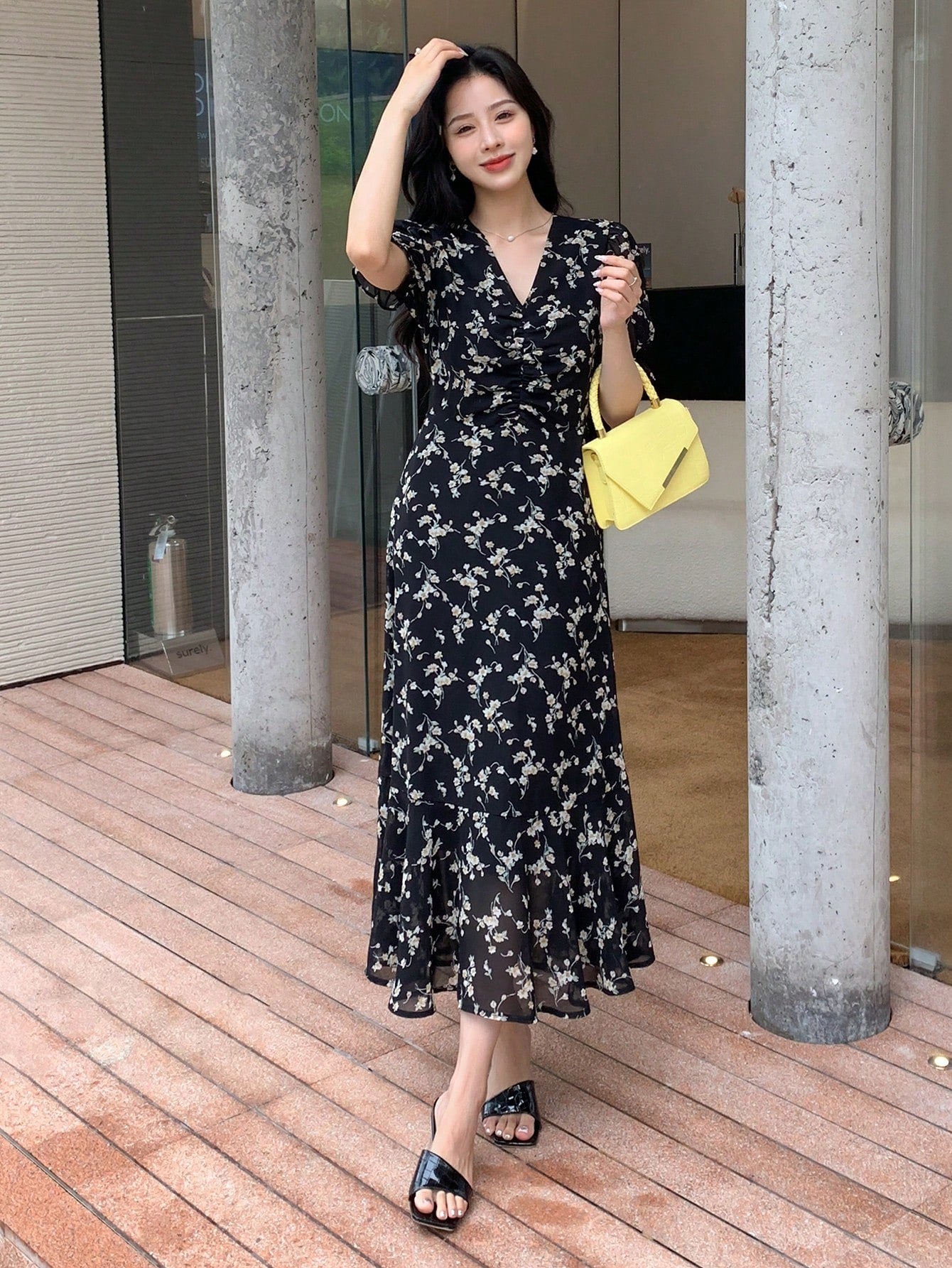 Classic White Floral Print  Charm Black Midi Dress