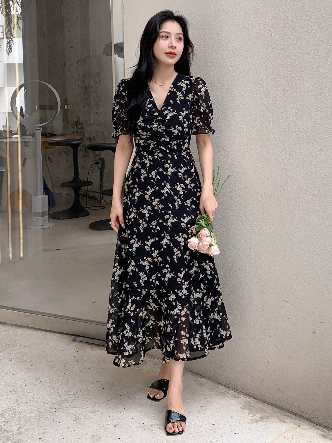 Classic White Floral Print  Charm Black Midi Dress