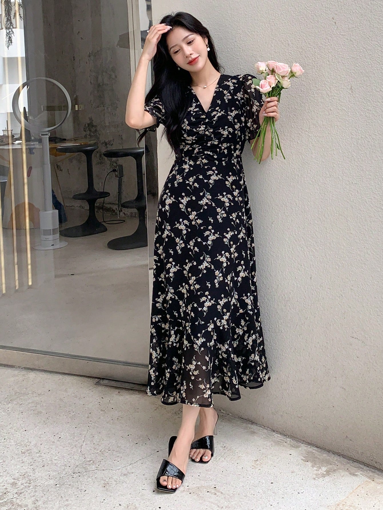 Classic White Floral Print  Charm Black Midi Dress