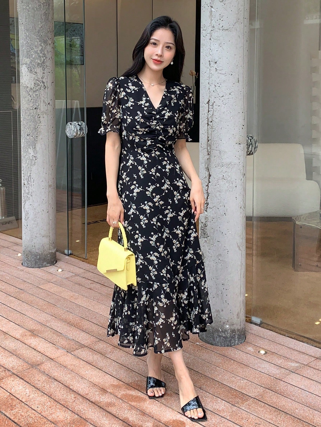 Classic White Floral Print  Charm Black Midi Dress