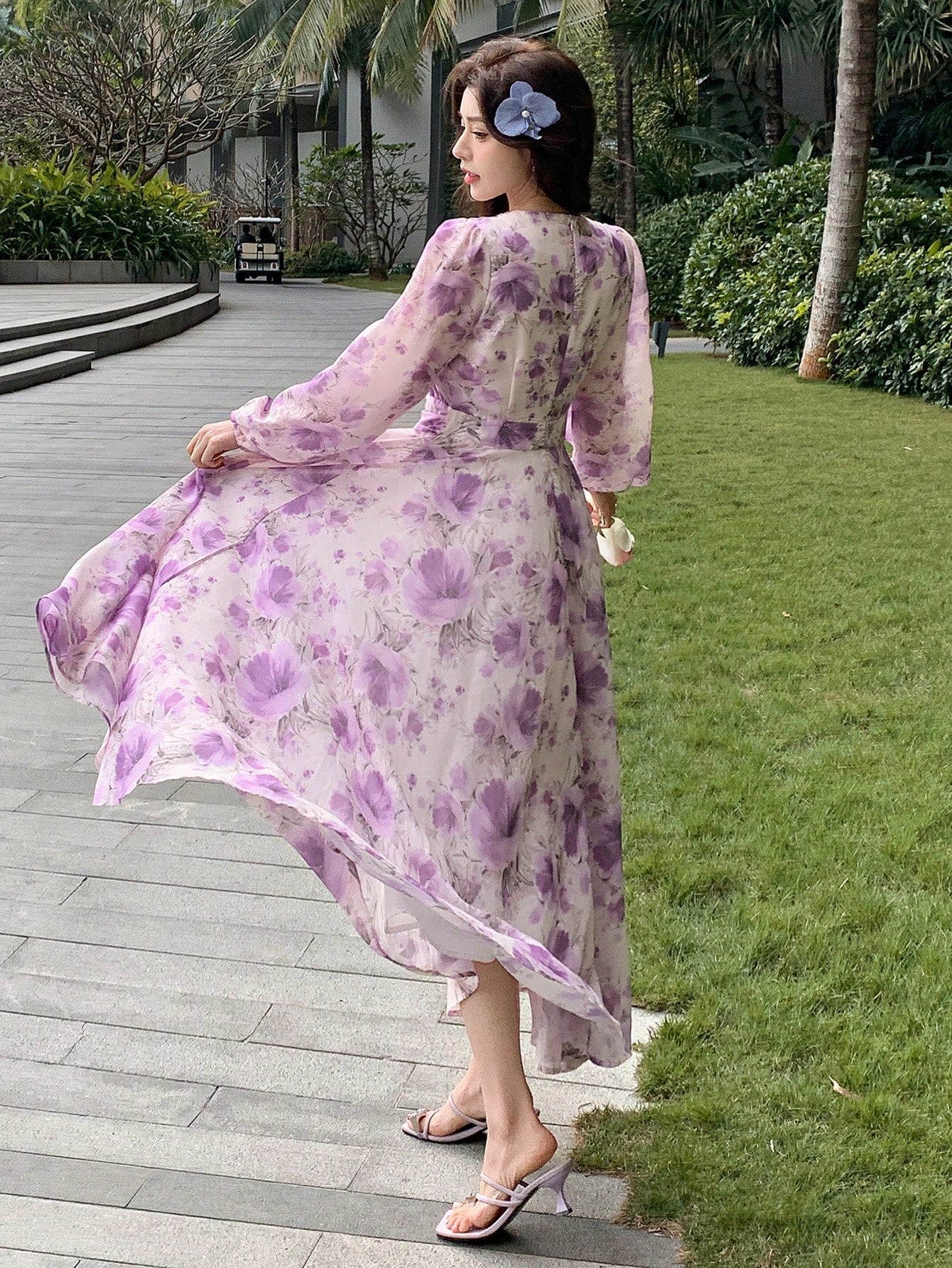 Large, soft watercolor-style floral Lightweight, breathable