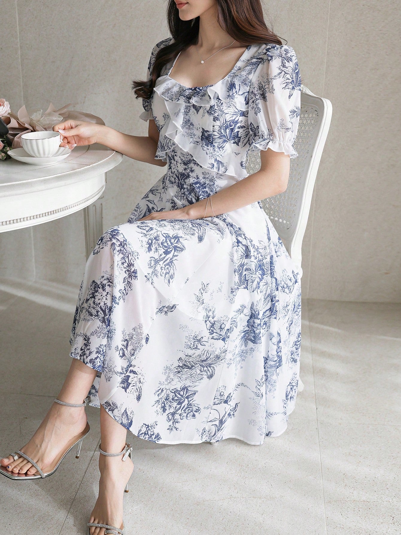 Classic Floral Print Elegant monochrome contrast vintage-inspired