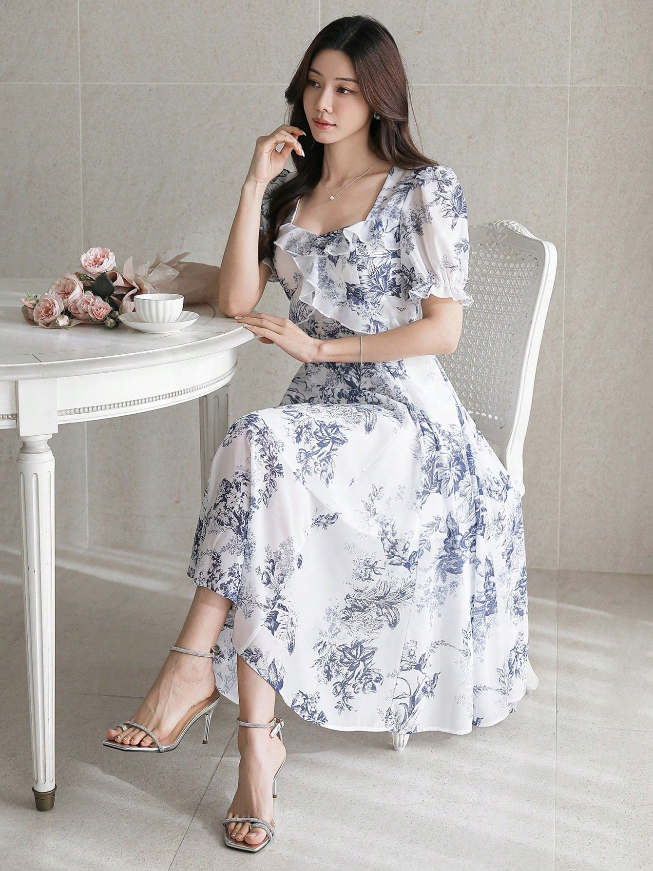 Classic Floral Print Elegant monochrome contrast vintage-inspired