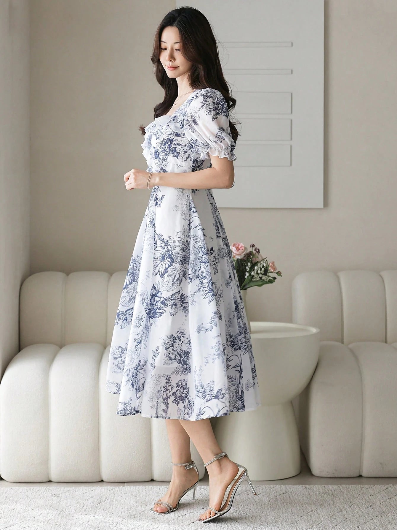 Classic Floral Print Elegant monochrome contrast vintage-inspired