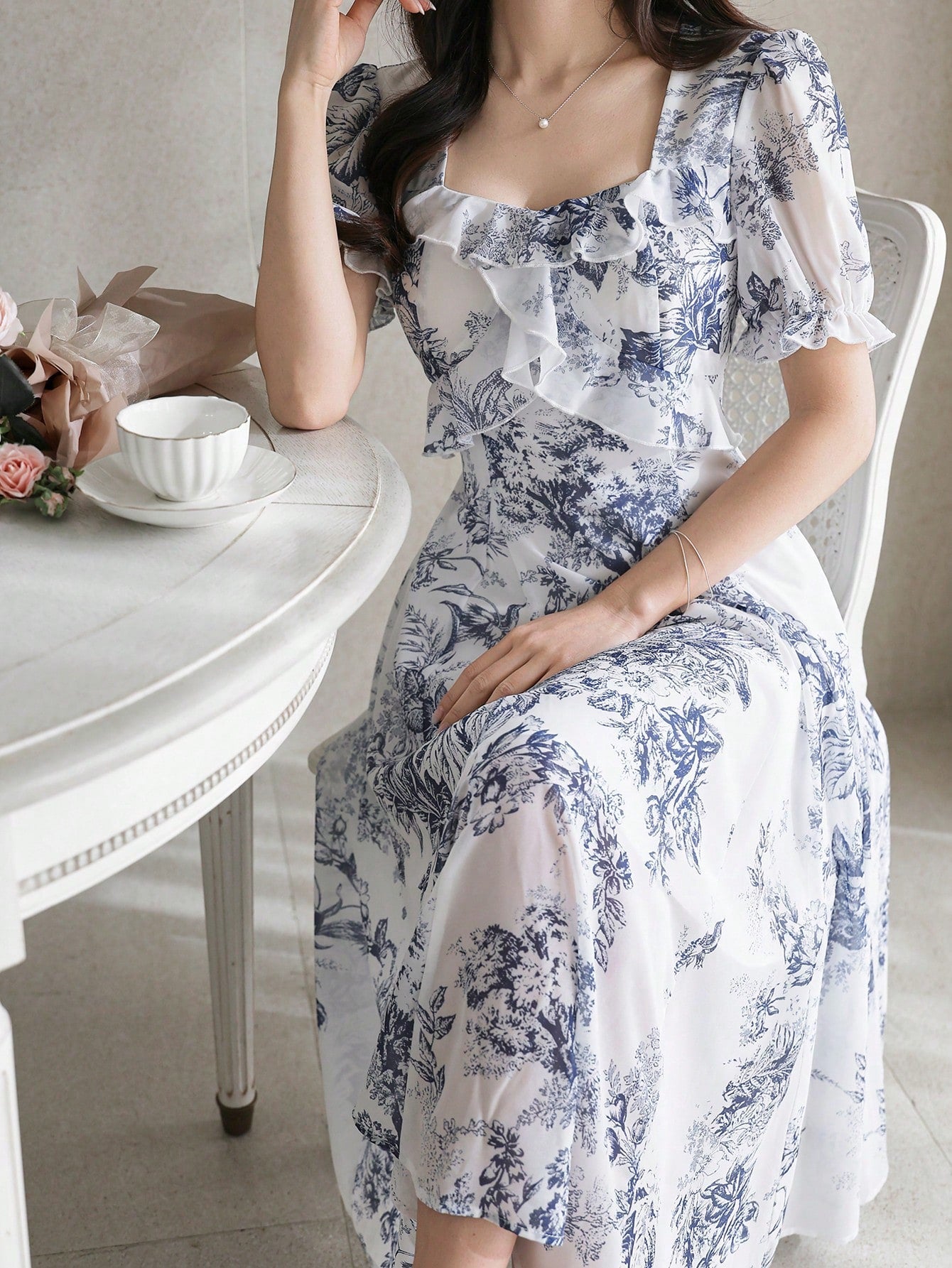 Classic Floral Print Elegant monochrome contrast vintage-inspired