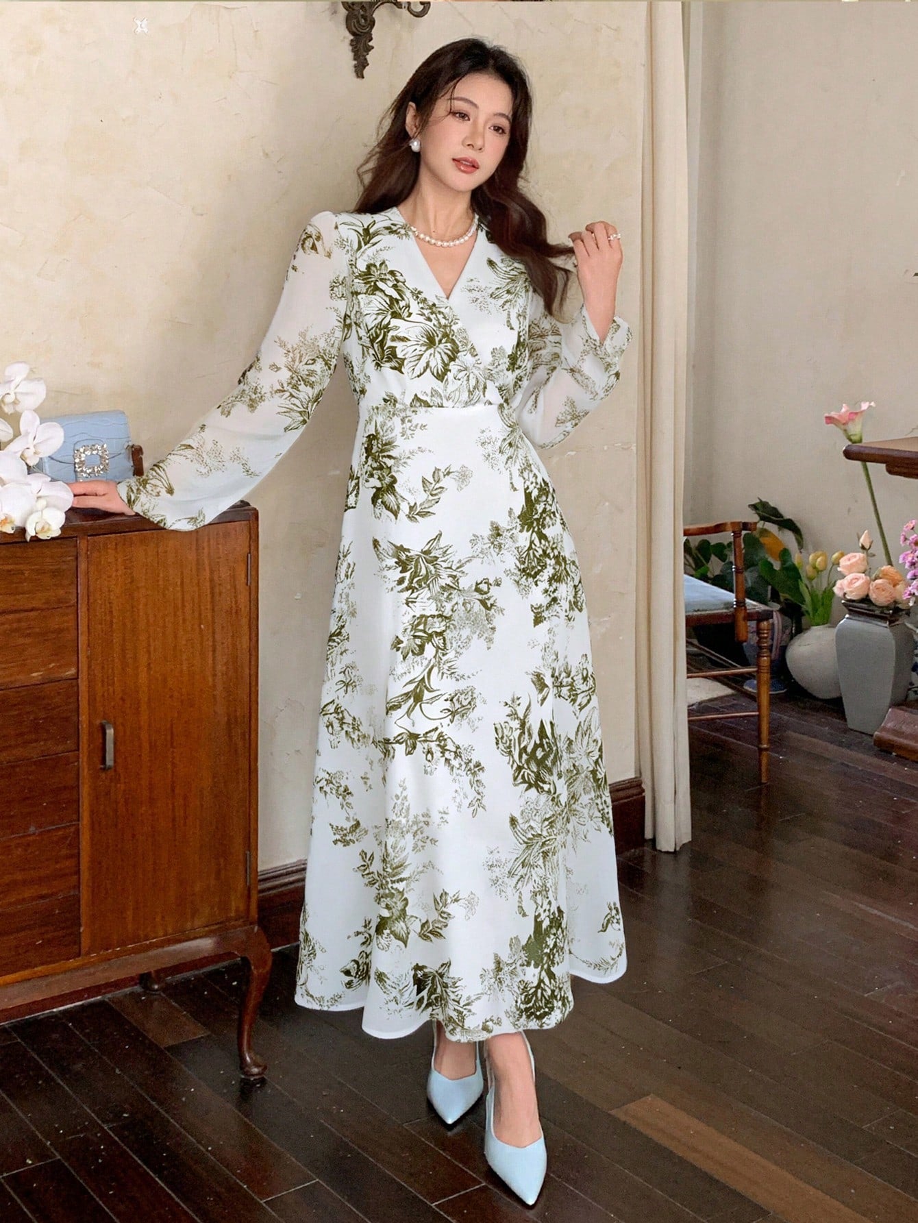 Olive green leafy motifs on an off-white/ivory base Botanical Floral Print