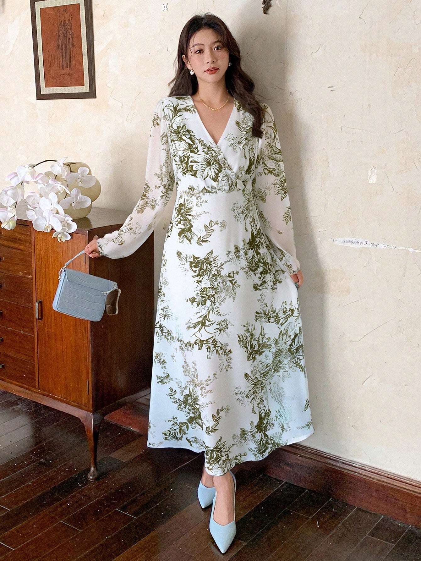 Olive green leafy motifs on an off-white/ivory base Botanical Floral Print