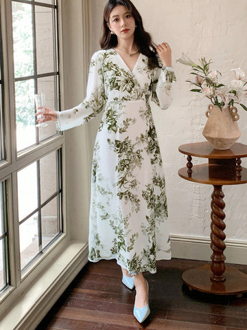 Olive green leafy motifs on an off-white/ivory base Botanical Floral Print