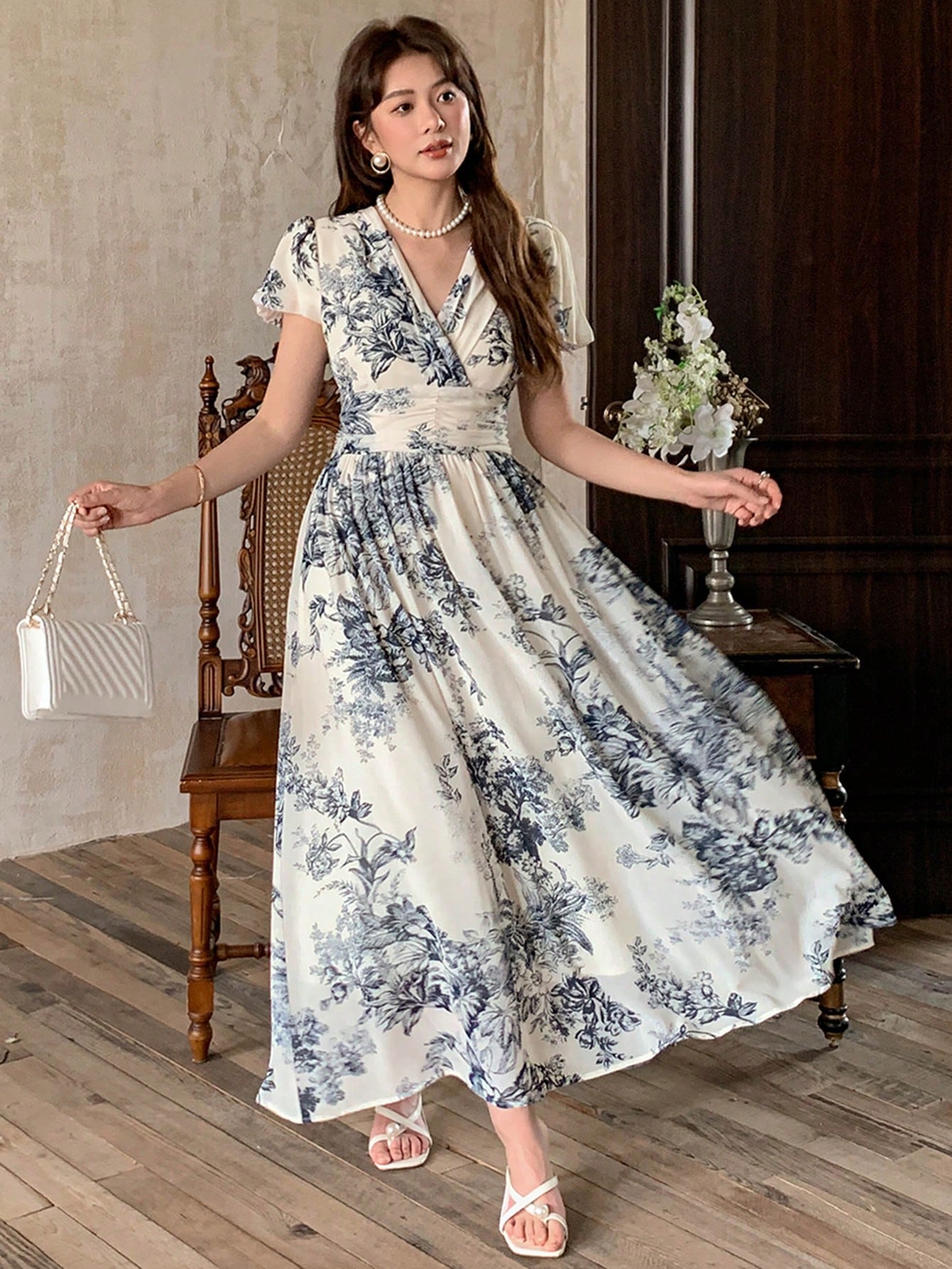 Beautiful Off-White Navy Blue Floral