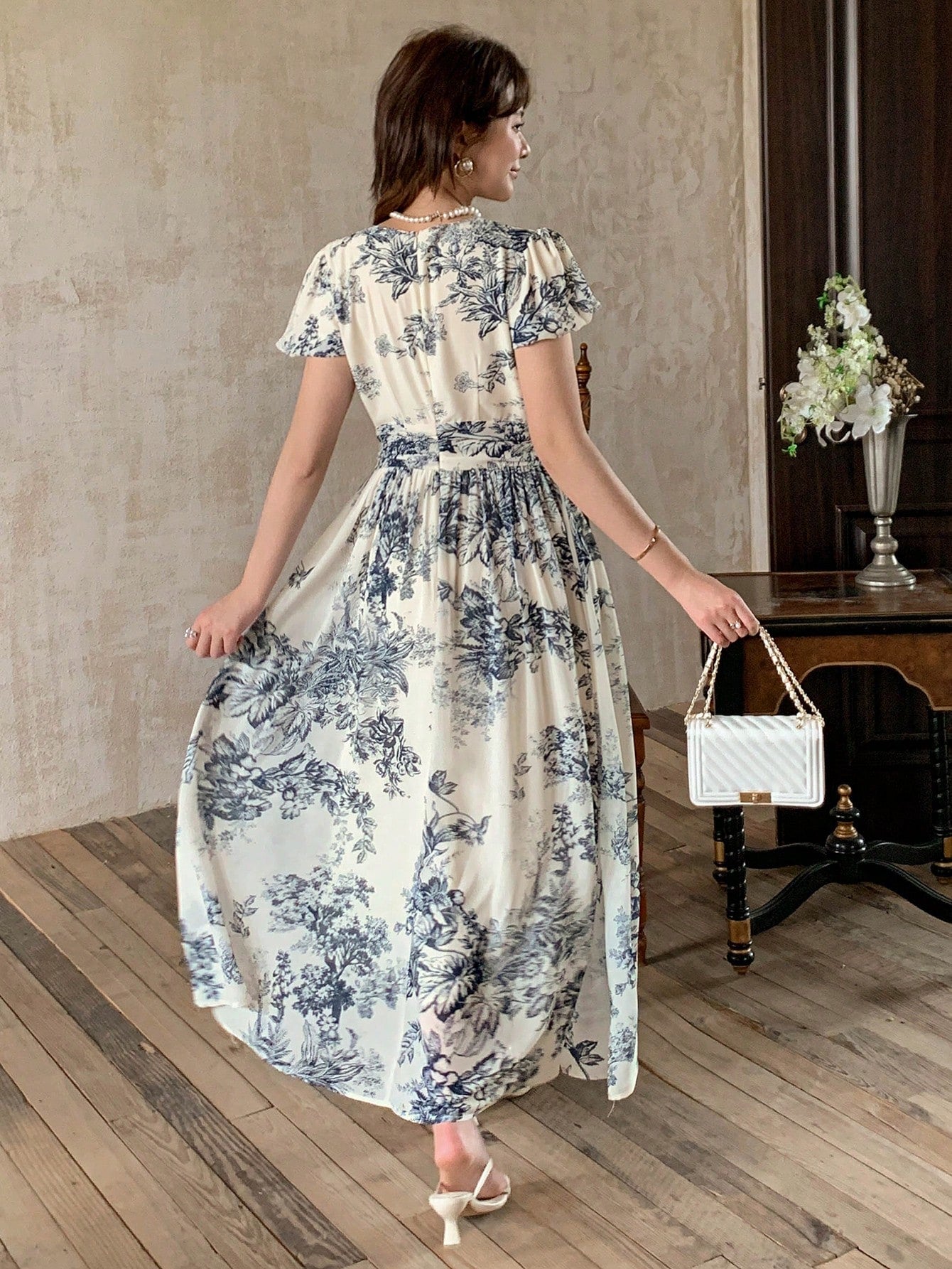 Beautiful Off-White Navy Blue Floral