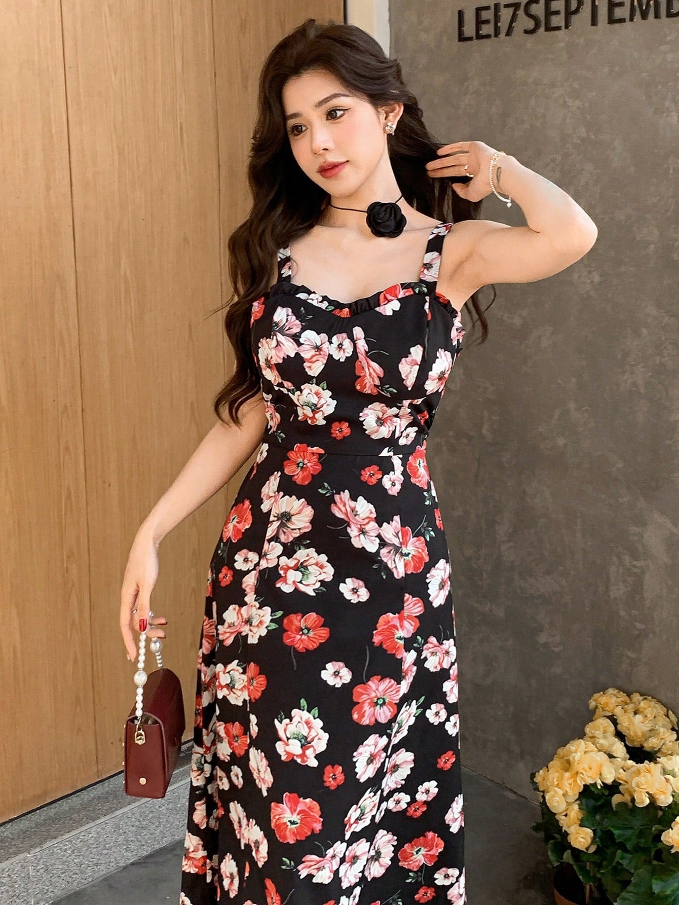 Black Floral Sleeveless Midi Dress with Chic Summer Fashion