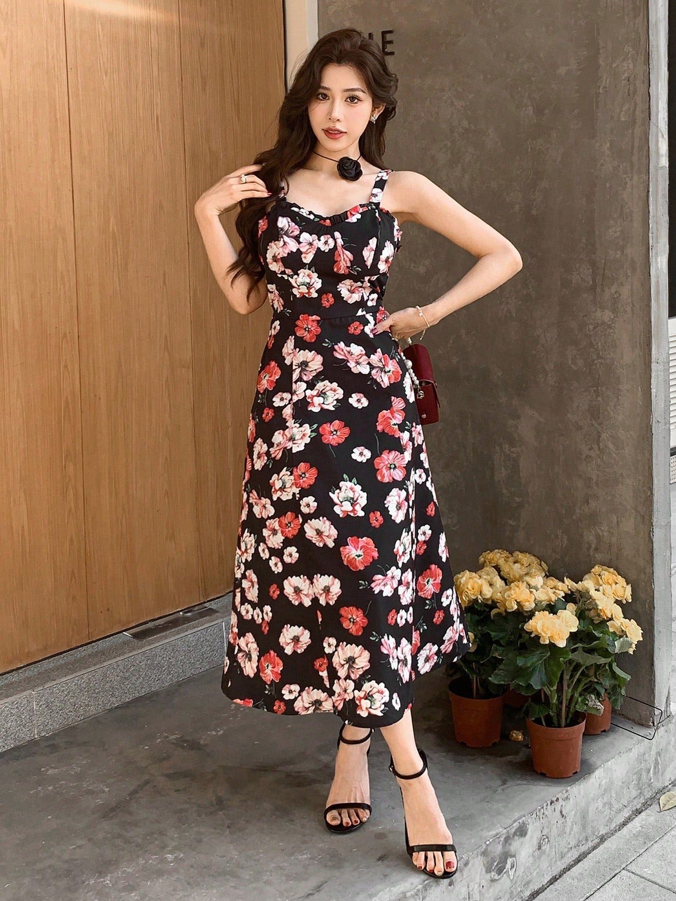 Black Floral Sleeveless Midi Dress with Chic Summer Fashion