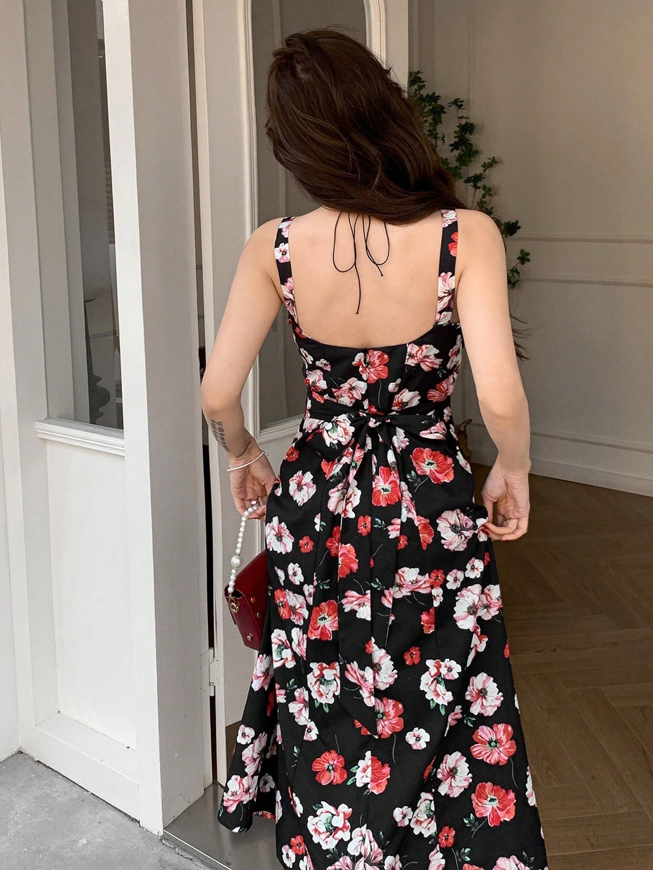 Black Floral Sleeveless Midi Dress with Chic Summer Fashion