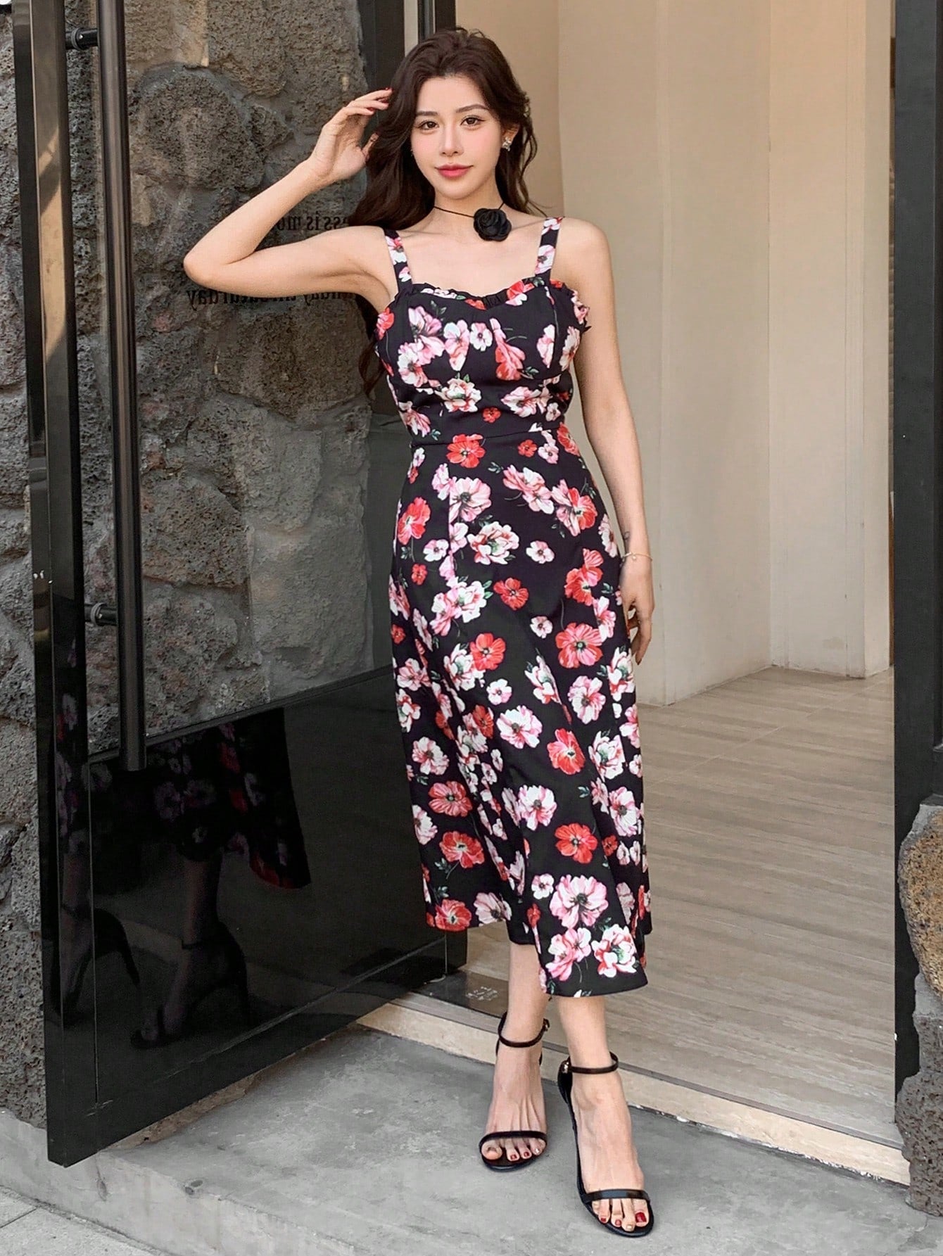 Black Floral Sleeveless Midi Dress with Chic Summer Fashion