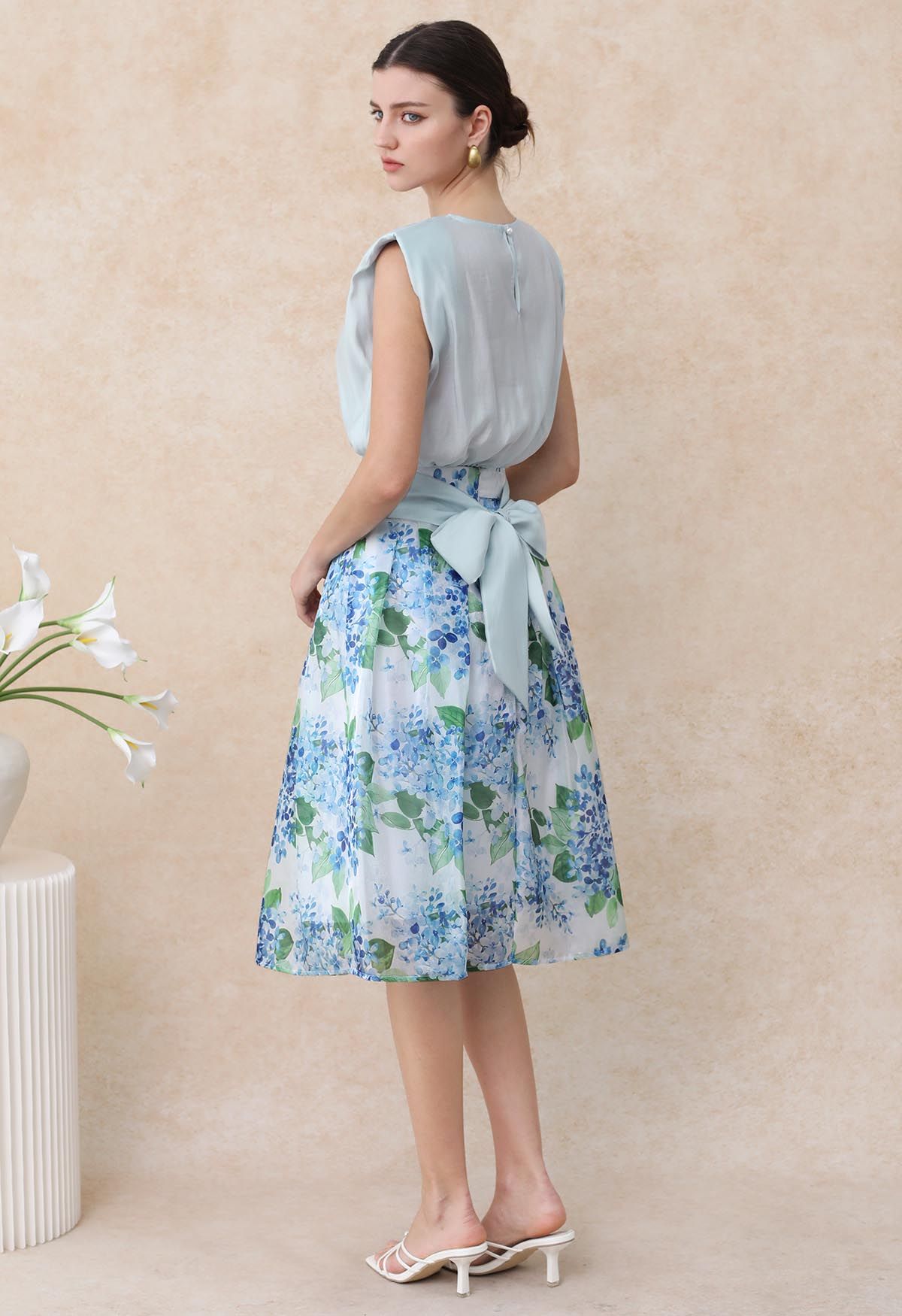 Elegant Women’s White & Blue Floral Print Midi Skirt with Structured High Waist  Soft Flowing ALine Silhouette for Casual, Office & Occasion Wear