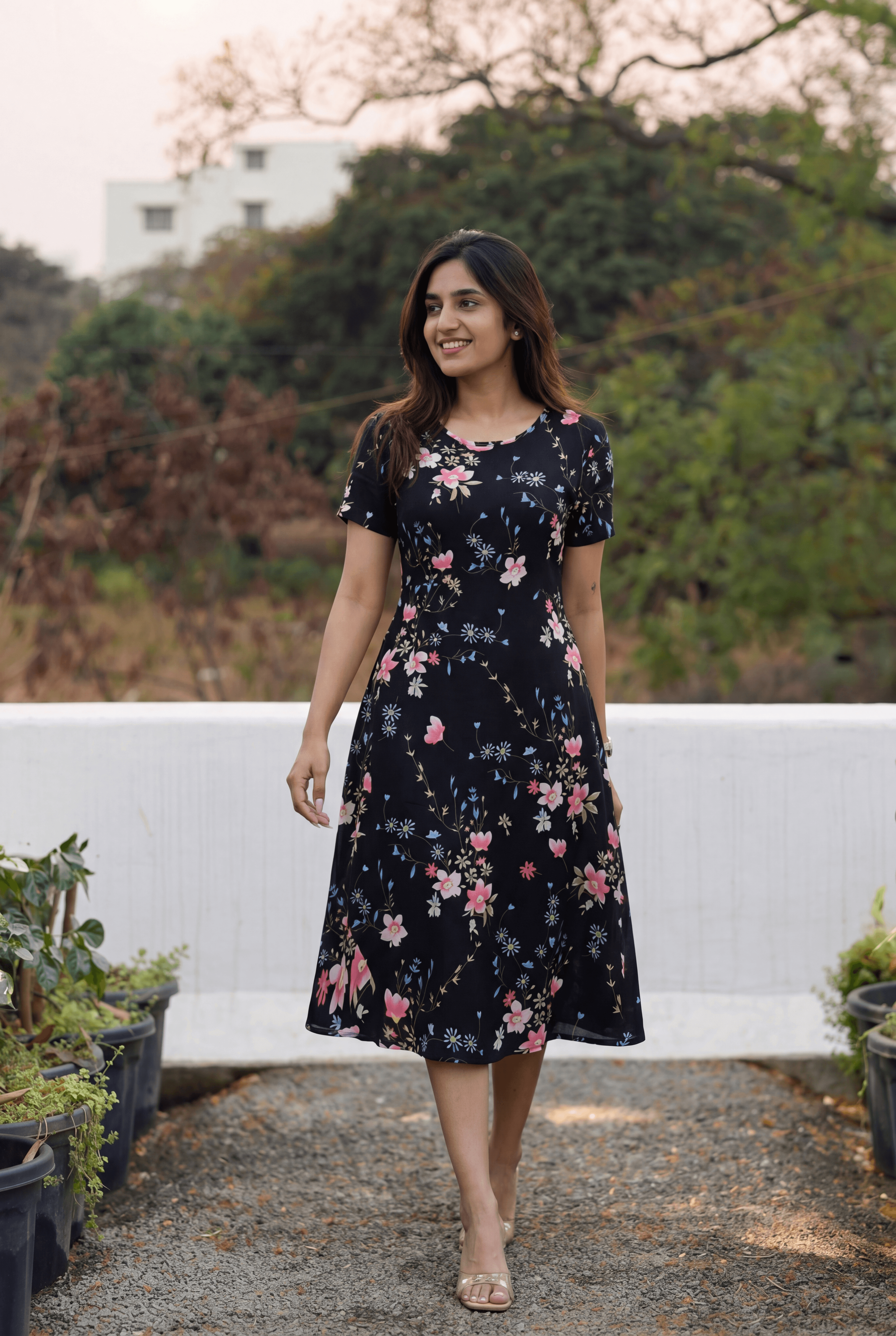 For the woman who loves dark tones with a touch of nature