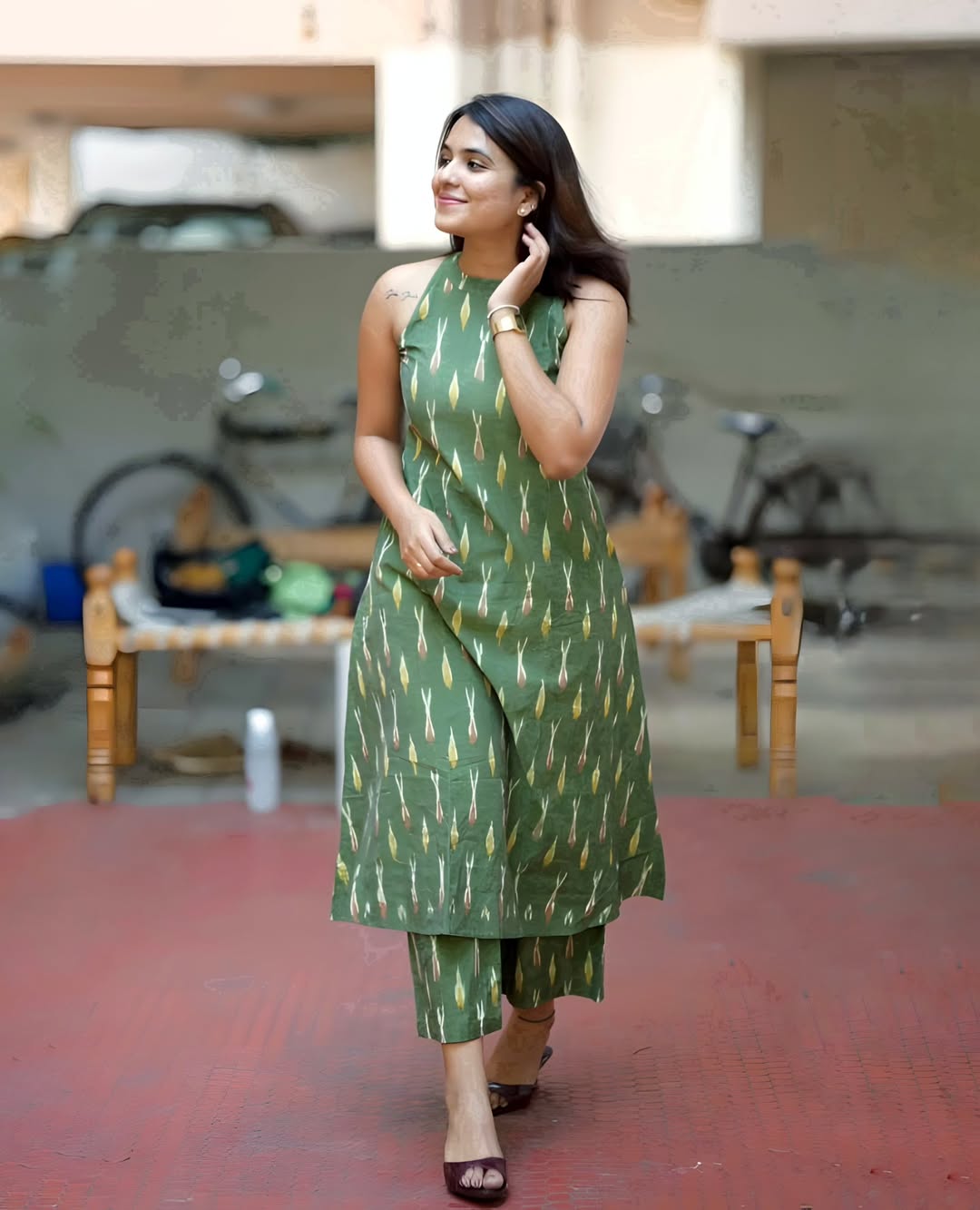 The Tejasvi Tara kurti set  Parrot Green